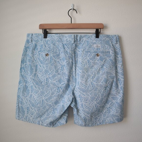 Vineyard Vines 7" Break Short in Linear Marlin Print | 38 - Picture 7 of 8